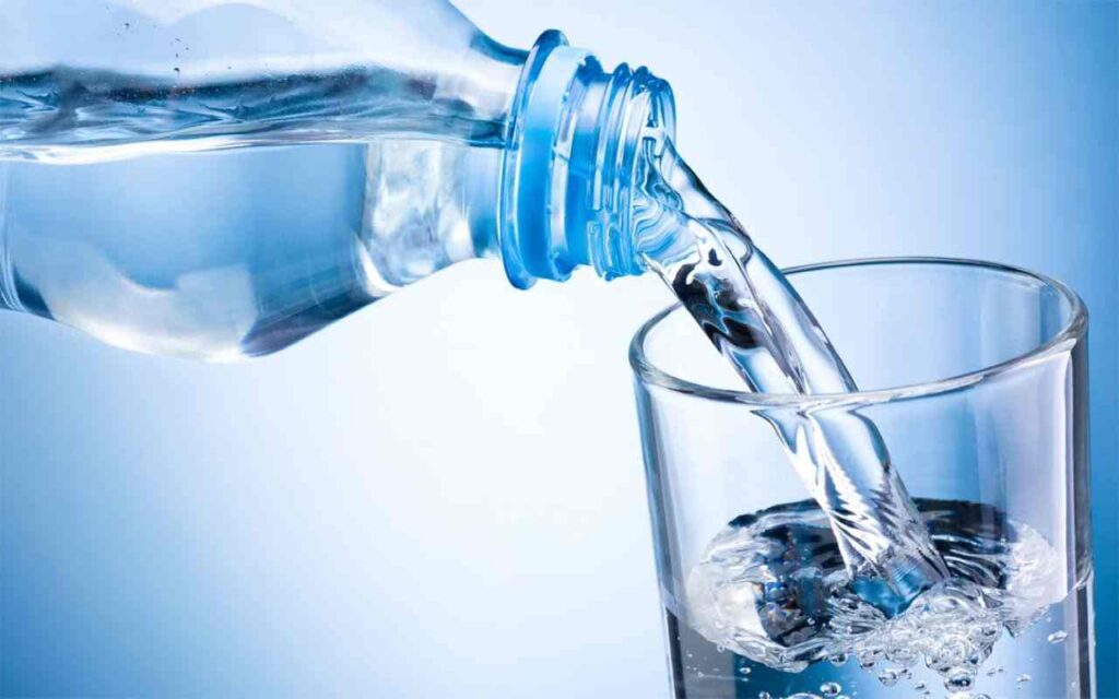 bere acqua fredda velocemente